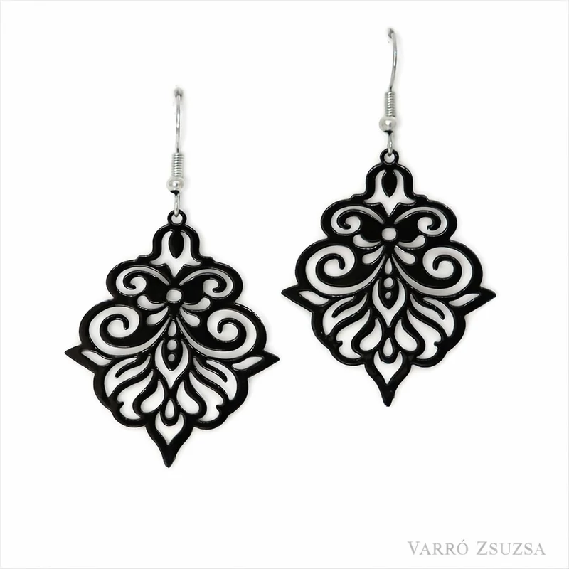 Filigrán fekete fülbevaló