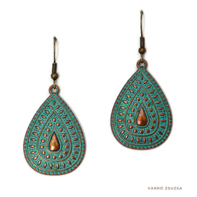 Patinás fém fülbevaló – bronzos csepp