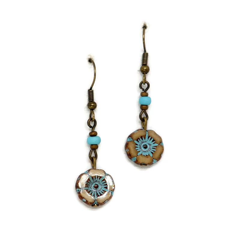 Cseh üveggyöngy fülbevaló: natúr virágoskert