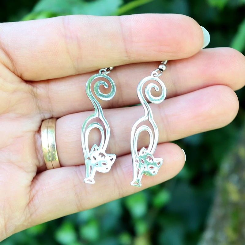 Acél cicás fülbevaló