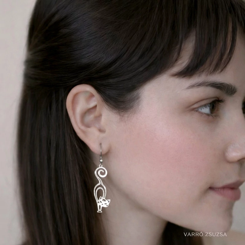 Acél cicás fülbevaló