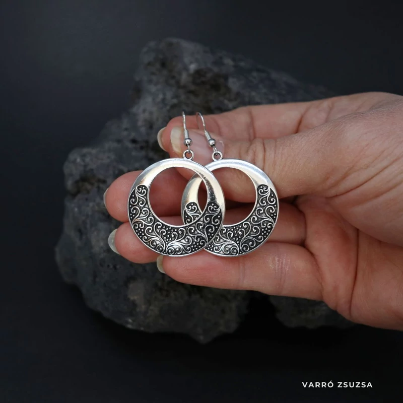 Fém fülbevaló - antik ezüst ív