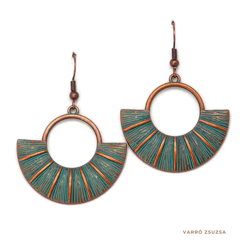 Patinás fém fülbevaló – bronzos, art deco félkör