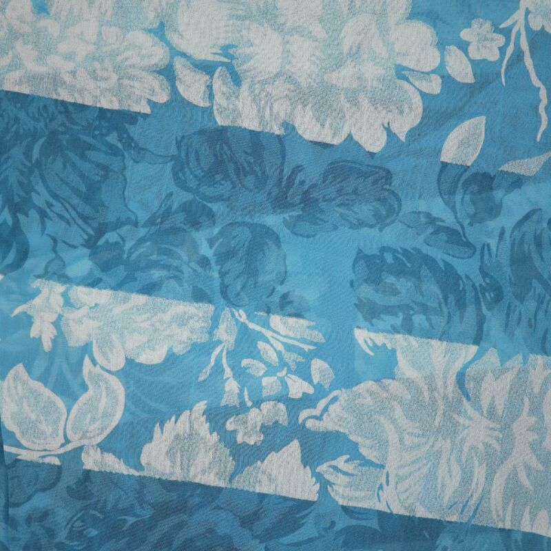 Olasz sálkendő: kék virágos sávos